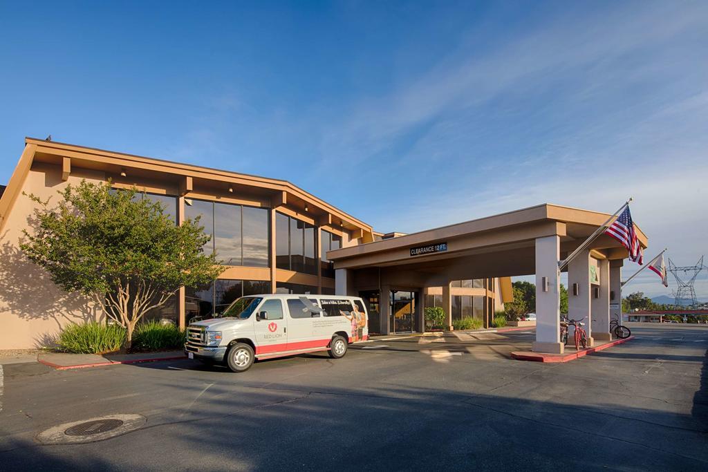 Hotel Red Lion 3*
