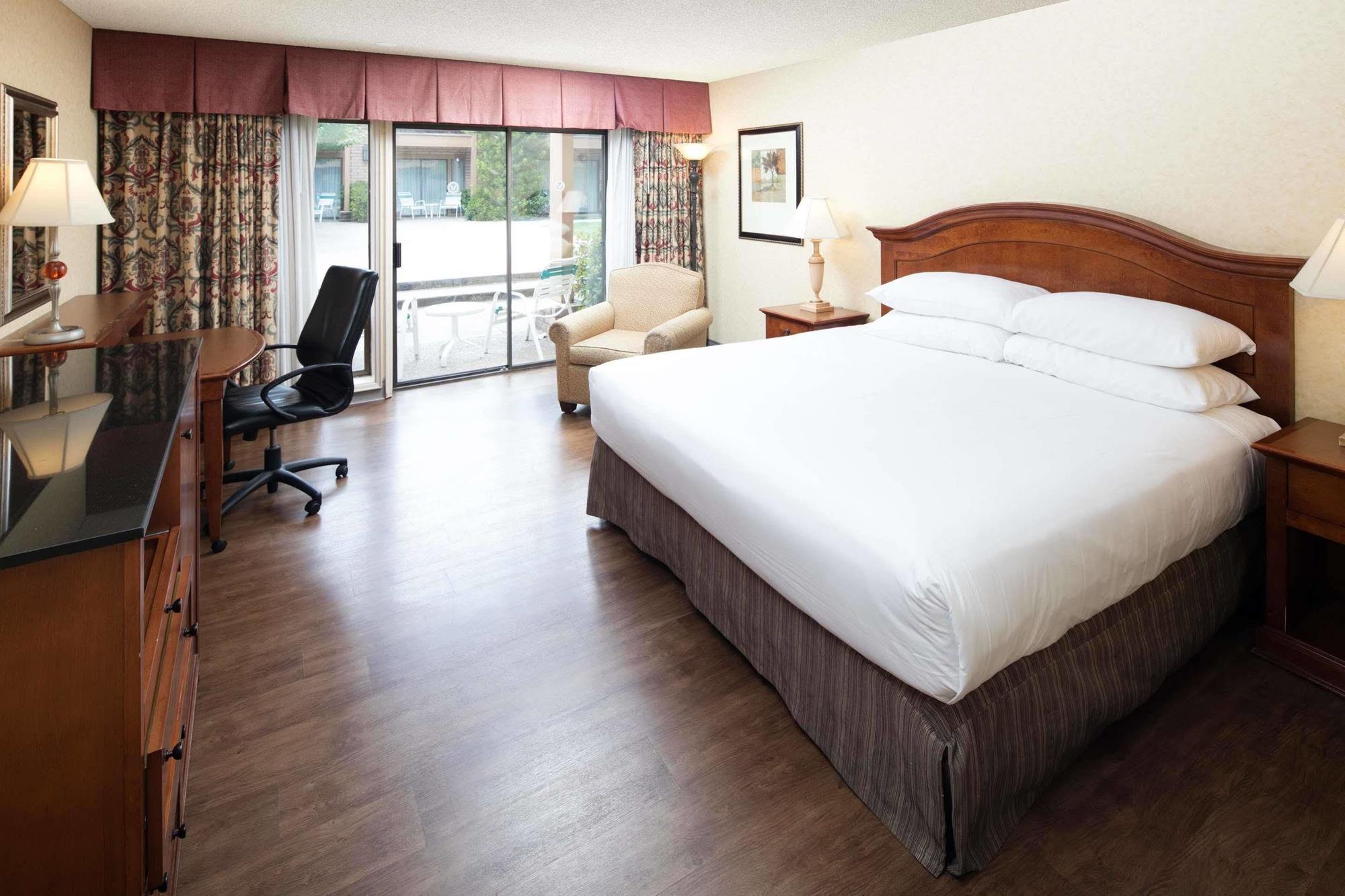 Red Lion Hotel 3*