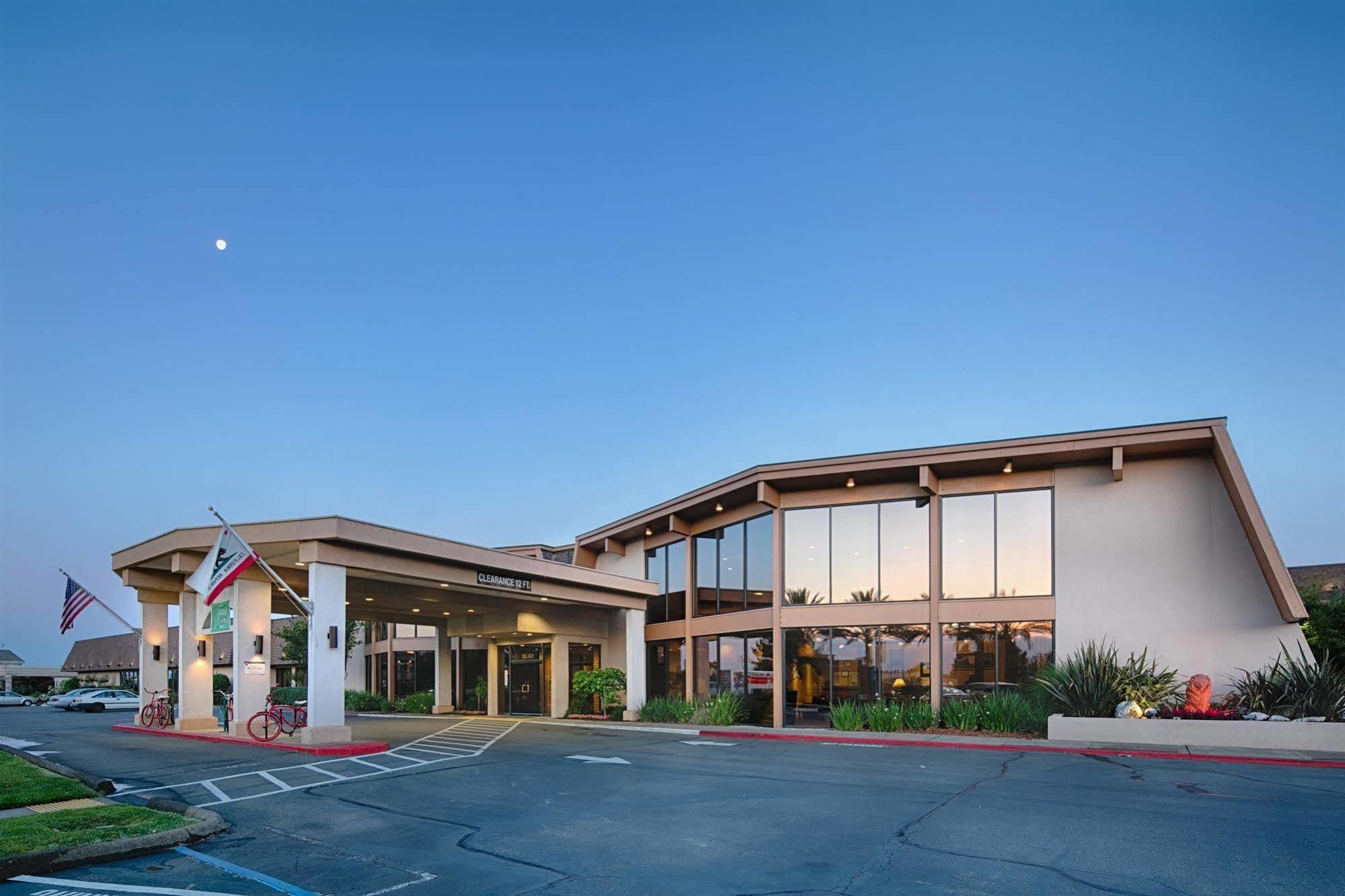 Hotel Red Lion 3*